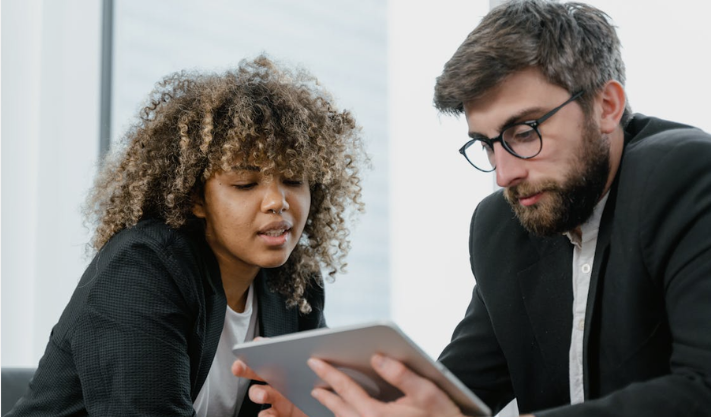 AI Will Change Business, But People Still Have the Edge