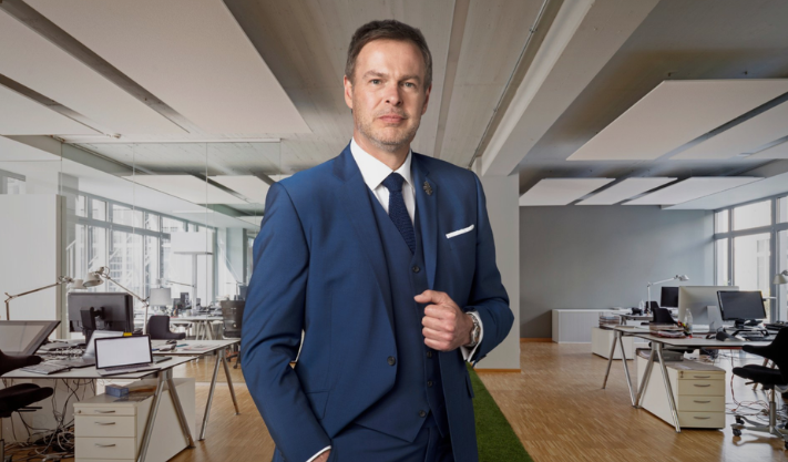 Peter Jones: UK Entrepreneur and Dragon’s Den Star Transforming Business