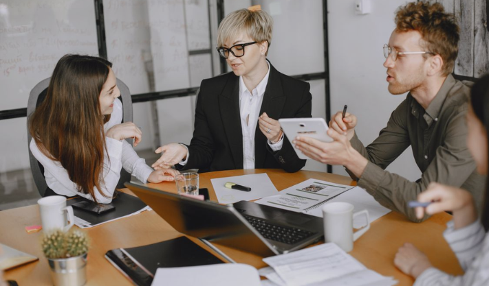 How Can PR Leaders Build Credibility in Online Communities?