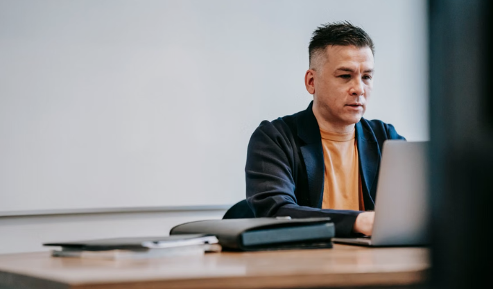 How Do You Choose the Right Business Idea as an Entrepreneur?